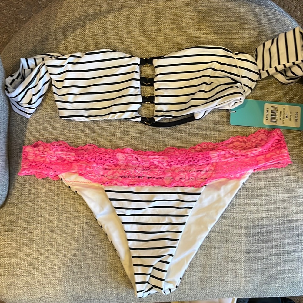 Beach bunny fine lines off shoulder & lady lace bottom M L